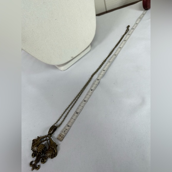 Large strange wolf skull pendant necklace - Picture 3 of 5